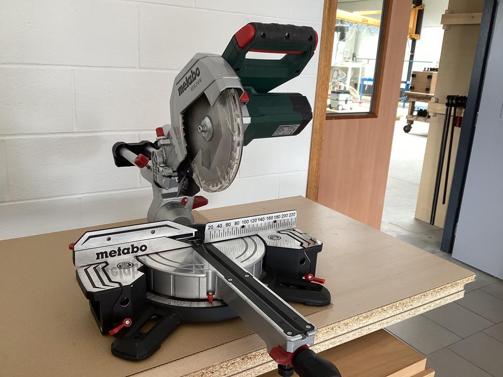 Scie metabo. Tres bon état, Bricolage & Construction, Outillage | Scies mécaniques, Enlèvement ou Envoi, Comme neuf