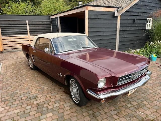 Mustang Convertible 1965 Burgundy, Auto's, 4 zetels, Achterwielaandrijving, Zwart, Leder
