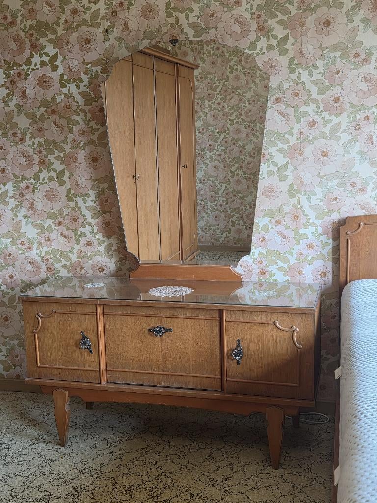 Lage kast licht hout met spiegel, Huis en Inrichting, Kasten | Dressoirs, Gebruikt, 100 tot 150 cm, 25 tot 50 cm, Met deur(en)