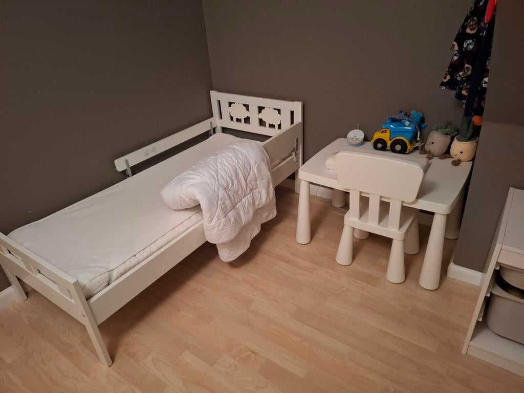 Peuterbed  160cm  ikea+  tafeltje met stoeltje  van ikea, Kinderen en Baby's, Ophalen, Matras