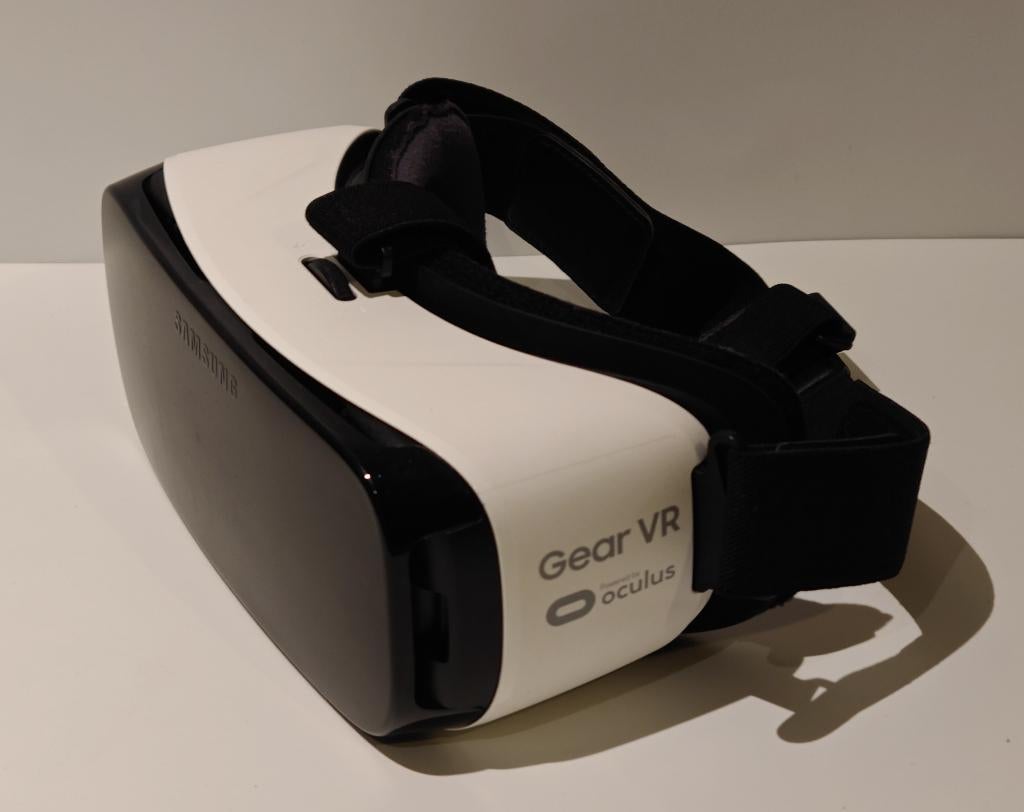 Samsung Gear VR bril SM‑R322 | Mooie staat | Oculus‑powered, Games en Spelcomputers, Ophalen of Verzenden, Zo goed als nieuw, VR-bril