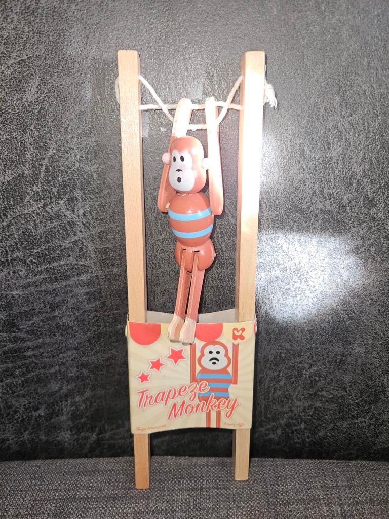 Houten trapeze aapje, Ophalen of Verzenden