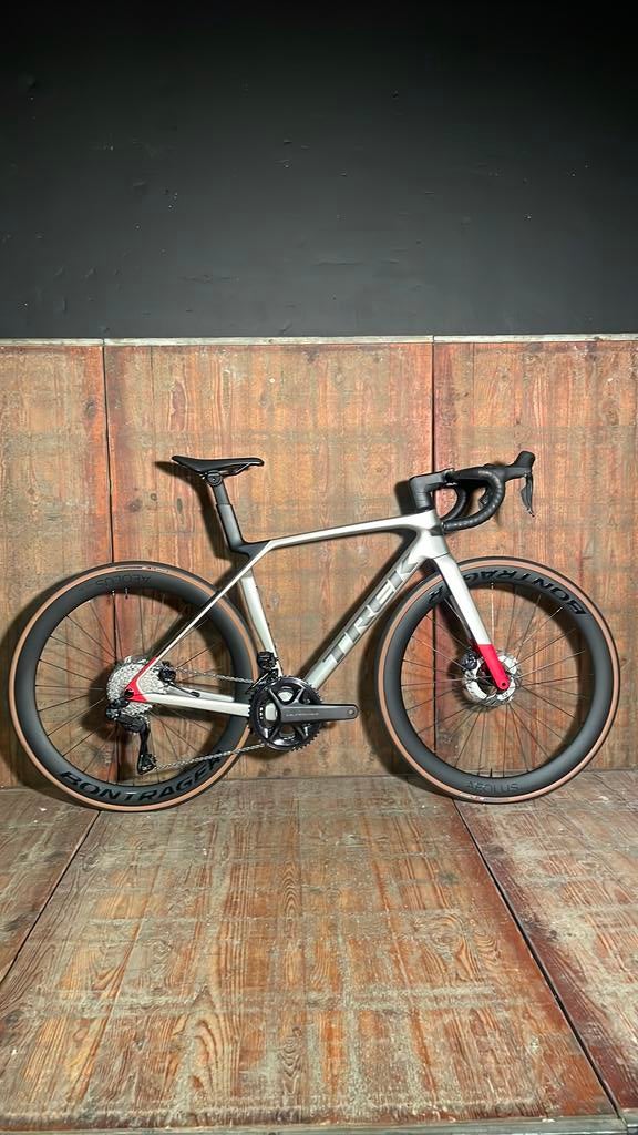 Trek Madone SL7 mat lunar silver NIEUW!! beschikbaar in M, Fietsen en Brommers, Ophalen, Nieuw
