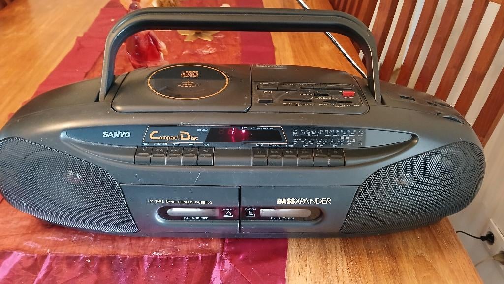 draagbare radio combineer CD-radio Sanyo, Audio, Tv en Foto, Ophalen of Verzenden, Gebruikt, Radio, Met cd-speler