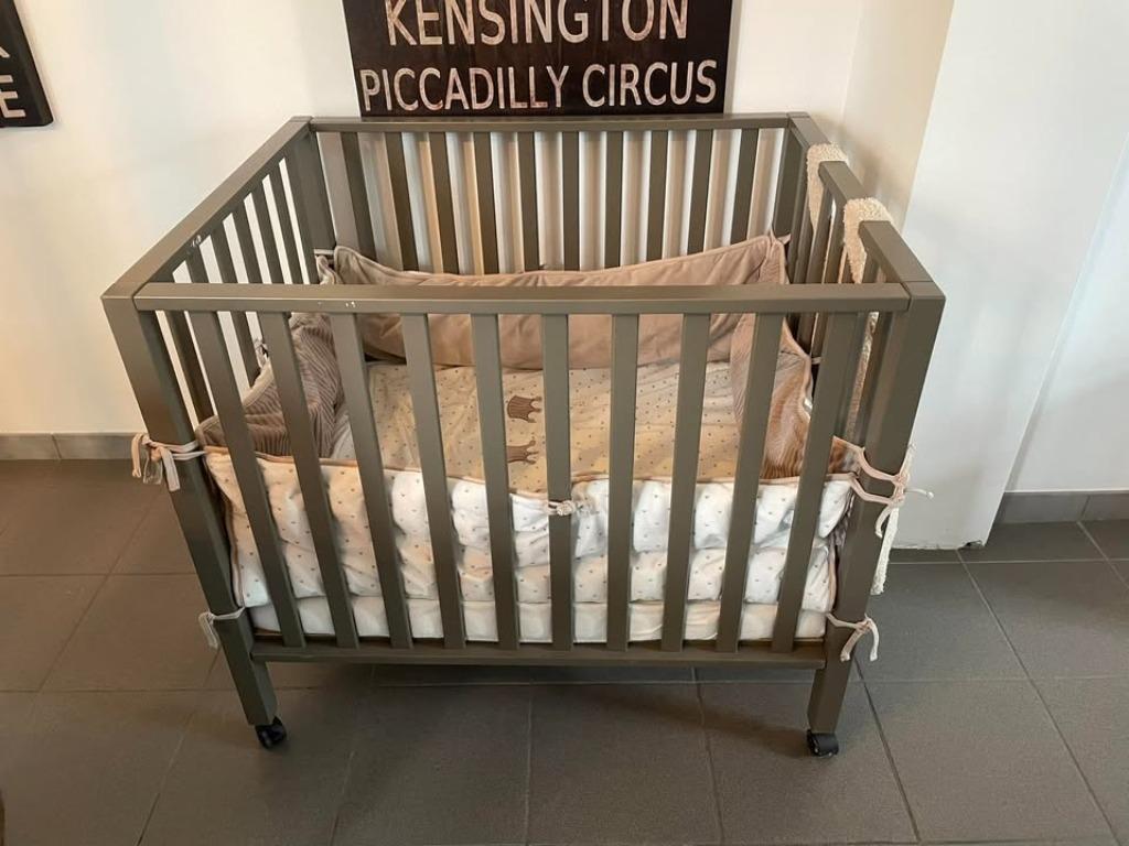 Parc "Péricles" à vendre, Enfants & Bébés, Parcs, Utilisé, Rectangulaire, Réglable en hauteur, Tapis de parc, Roulettes, Enlèvement