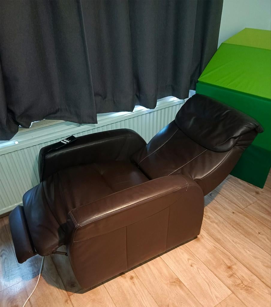 Elektrische leren relaxstoel OKIN (Made in EU), Huis en Inrichting, Ophalen, 75 tot 100 cm, Zo goed als nieuw, 75 tot 100 cm