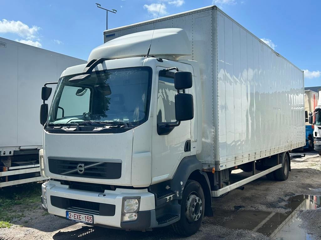 Volvo FL250 2012 + Box 8m + Hatchback, Auto's, Euro 5, Wit, Bedrijf, 2 zetels