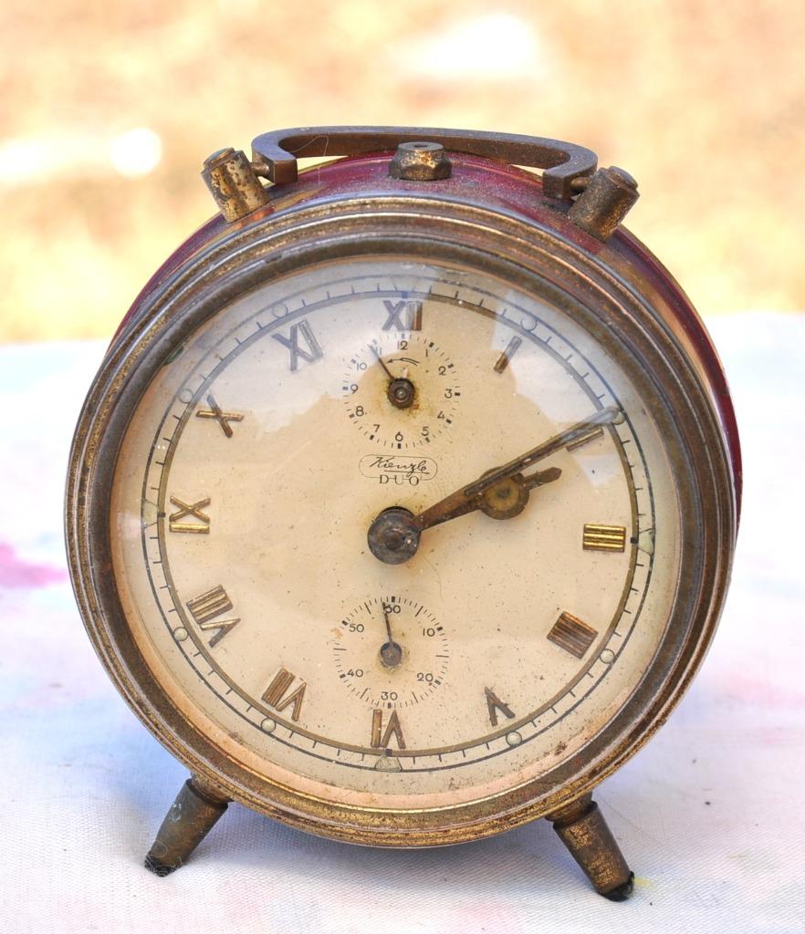 reveil kienzle duo boitier bordeau, Antiquités & Art, Antiquités | Horloges, Enlèvement ou Envoi