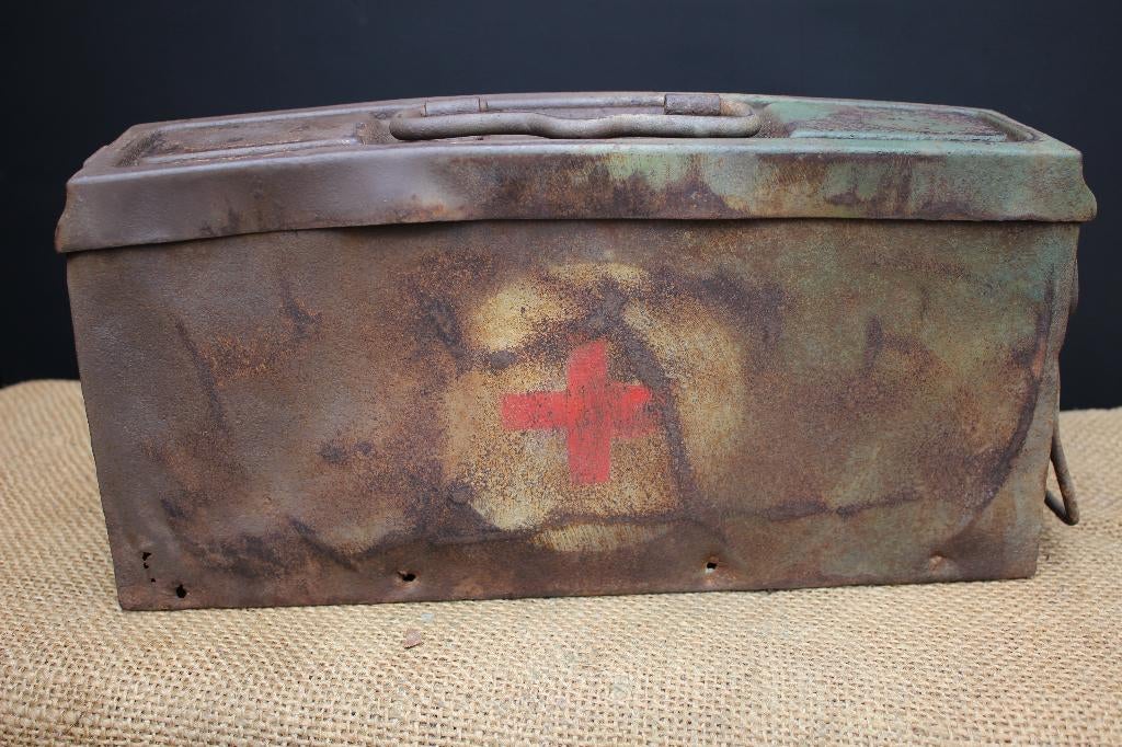 WO2 Duitse Sanitäter CAMO MG box, Verzamelen, Militaria | Tweede Wereldoorlog, Landmacht, Kist of Geocache, Ophalen of Verzenden