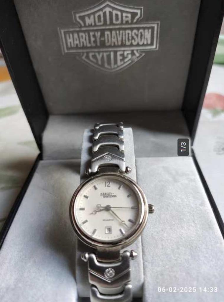 Montre Harley Davidson pour femme, Bijoux, Sacs & Beauté, Montre-bracelet, Autres marques, Enlèvement ou Envoi, Acier