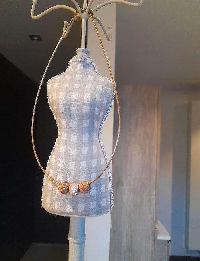 Victoria juwelen gouden ketting met strass kralen, Handtassen en Accessoires, Kettingen, Wit, Nieuw, Ophalen of Verzenden, Goud