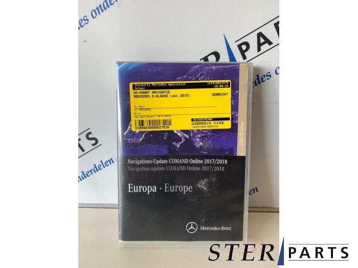 Navigation carte SD d'un Mercedes E-Klasse, Enlèvement ou Envoi, 3 mois de garantie, Utilisé, Mercedes-Benz