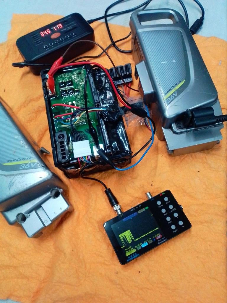 Flyer - BionX batterij 36v - 48v  lader herstelling - testen, Vélos & Vélomoteurs, Accessoires vélo | Batteries de vélo, Enlèvement