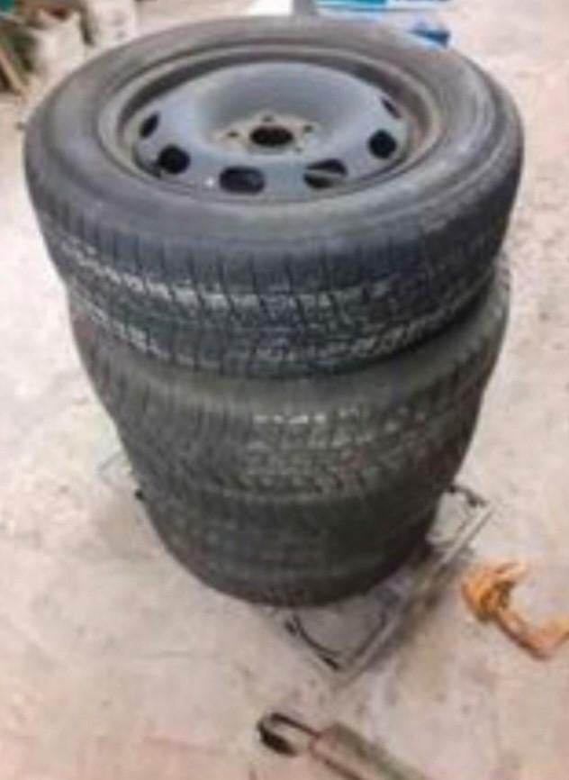 Vw pneu neige, Autos : Pièces & Accessoires, Pneus & Jantes, Enlèvement