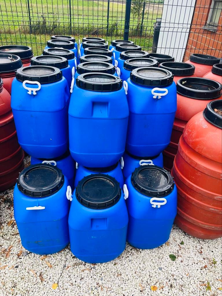 Kunststof vat van 50/60 l. Schroefdeksel en handgrepen., Ophalen of Verzenden