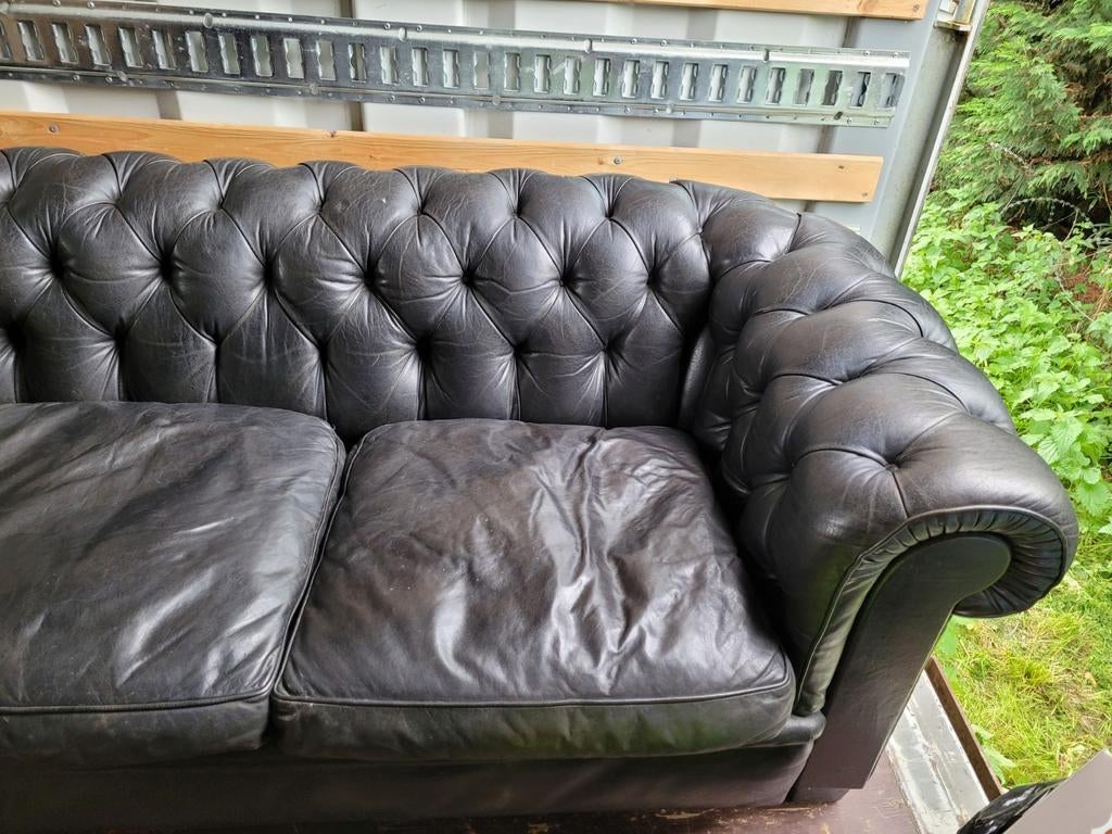 Chesterfield noir 1 canapé 3 places et 2 fauteuils 1 place, Enlèvement