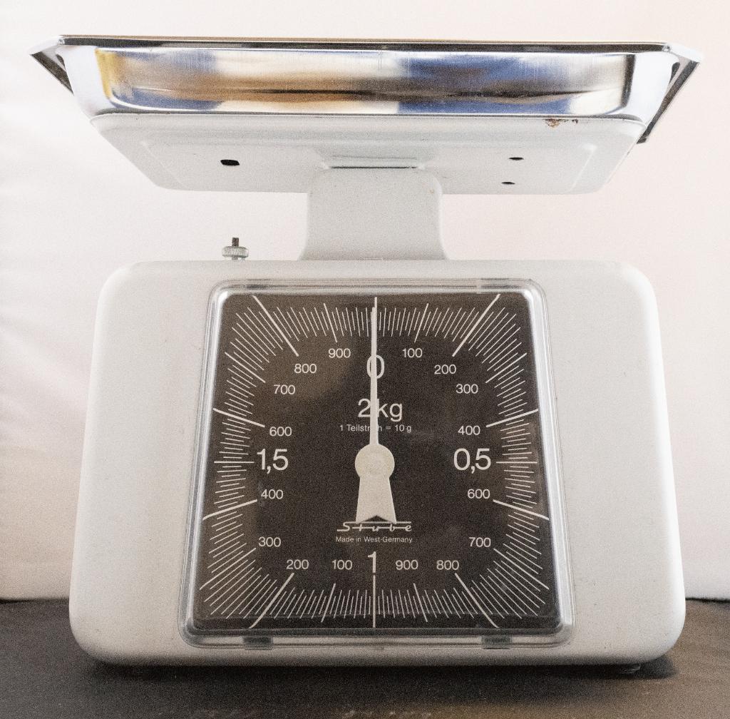 Analoge weegschaal Stube wit - vintage, Elektronische apparatuur, Weegschalen, Ophalen, Gebruikt, Keukenweegschaal