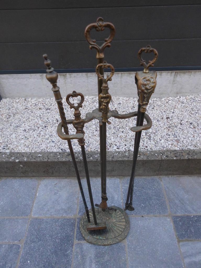 Vergulde bronzen openhaardbediende in oude Louis-stijl, Ophalen of Verzenden, Brons