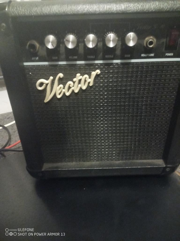 Kleine vector G10, Muziek en Instrumenten, Versterkers | Bas en Gitaar, Ophalen, Gitaar