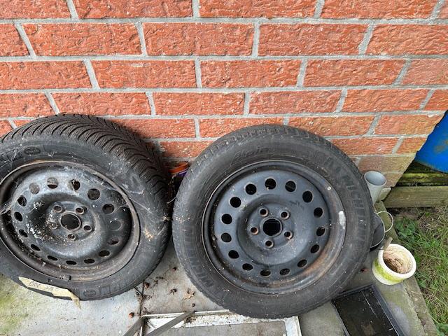 Pneus d'hiver et jantes de réserve avec pneus gratuits, Autos : Pièces & Accessoires, Enlèvement, Pneus hiver, Jante(s)