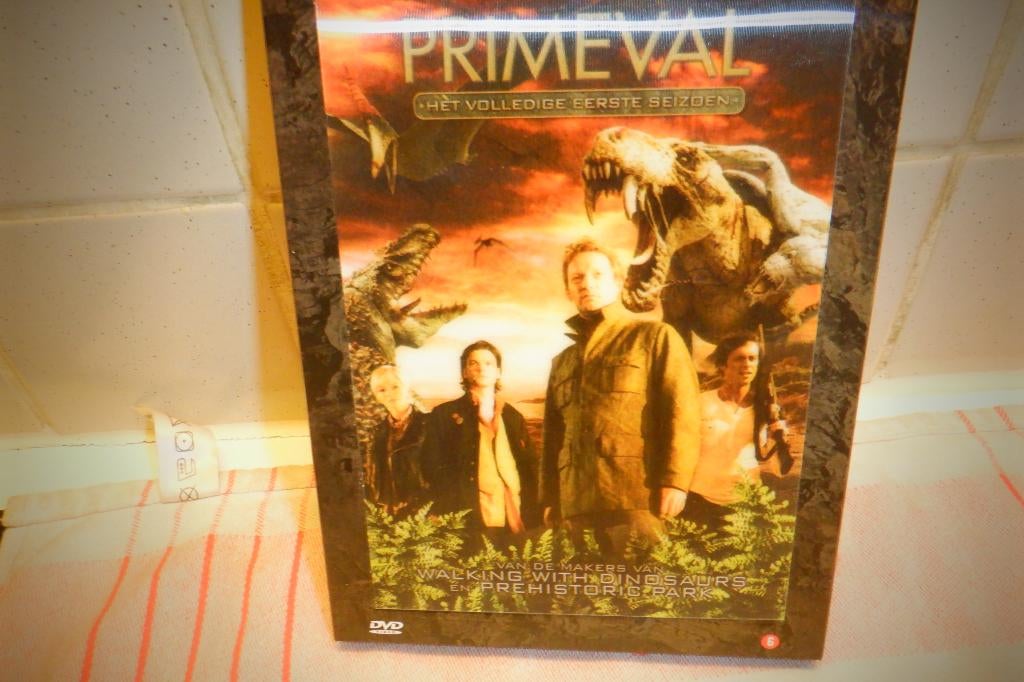 DVD Eerste Seizoen Primeval.( 3-DVD'S ), CD & DVD, DVD | Science-Fiction & Fantasy, À partir de 6 ans, Enlèvement ou Envoi, Comme neuf