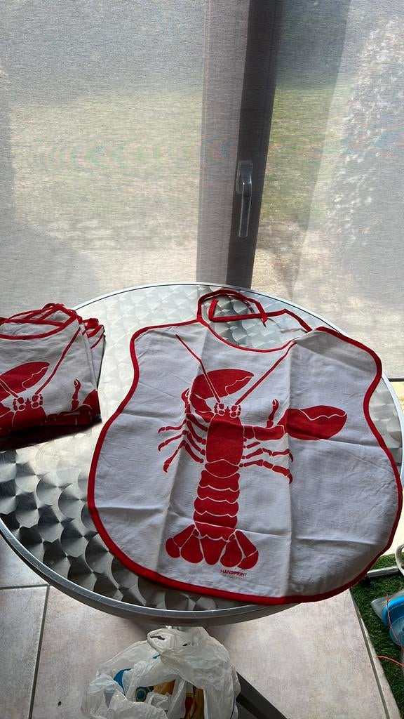 6 Bavoirs homard et 2 cuisine italienne, Enlèvement ou Envoi, Comme neuf