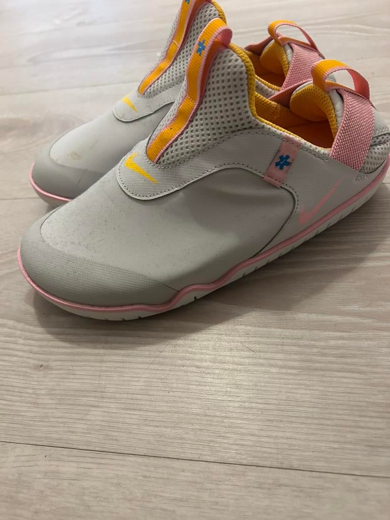 Nike verpleegster schoenen, Kleding | Dames, Schoenen, Ophalen, Zo goed als nieuw