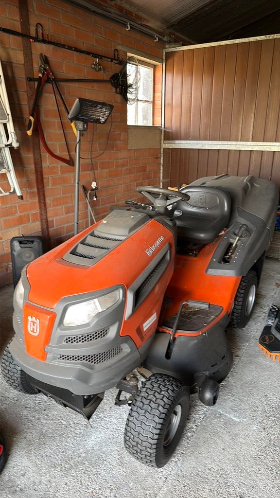 Zitmaaier Husqvarna TC139T, Enlèvement, Utilisé, Bac de ramassage, 90 à 120 cm