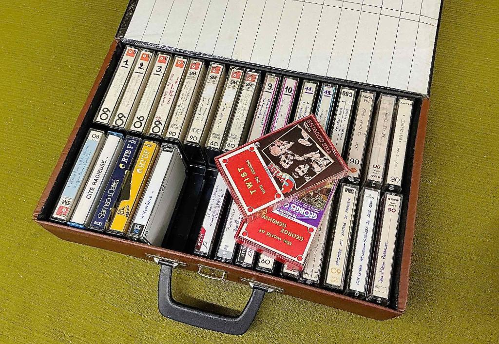 Coffret de rangement de cassettes, CD & DVD, Cassettes audio, Enlèvement, Comme neuf