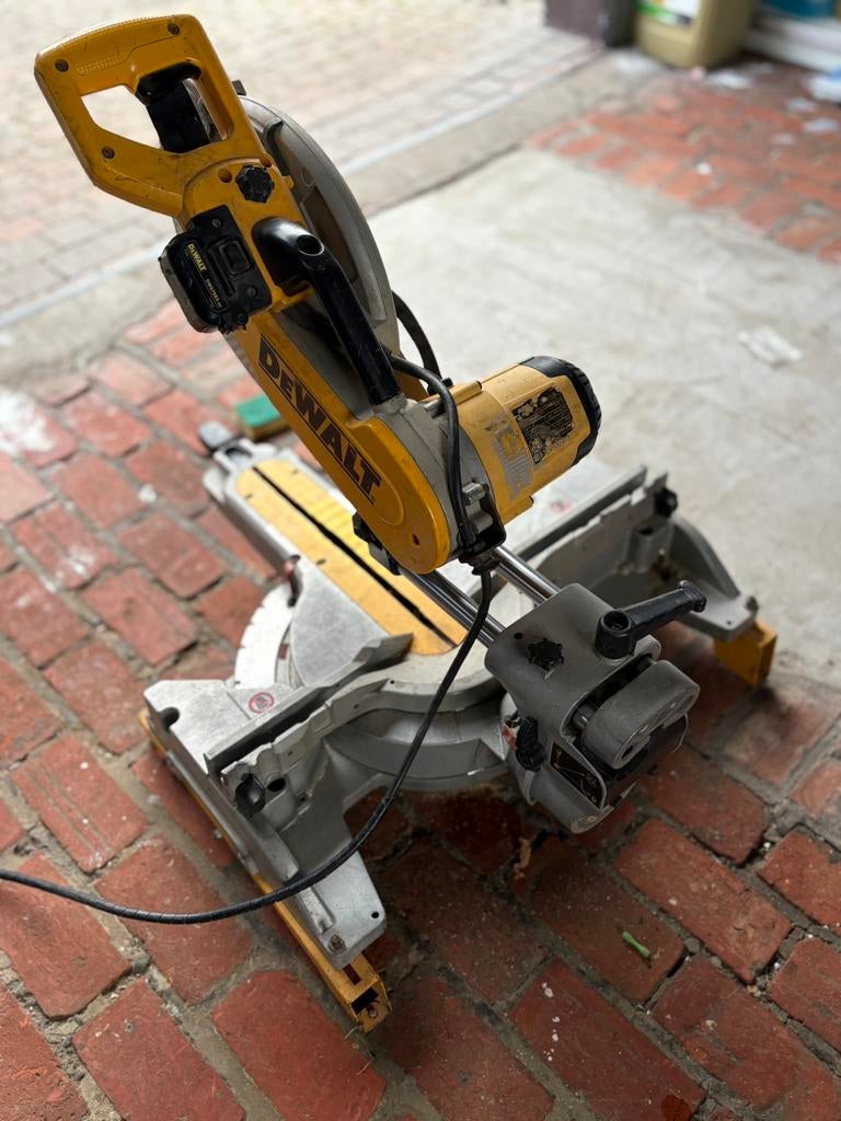 Dewalt afkortzaag, Ophalen, Afkortzaag