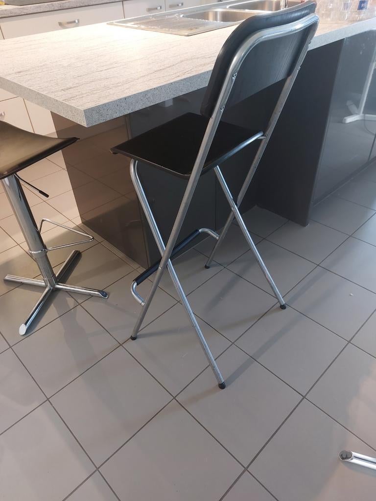 3 stuks zwarte hoge barstoel.  Opvouwbaar., Ophalen