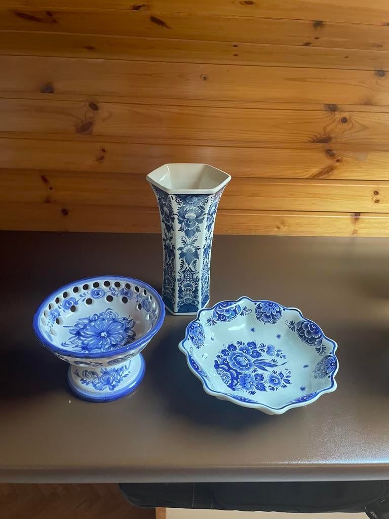 Trio van Delfts blauw aardewerk, Enlèvement