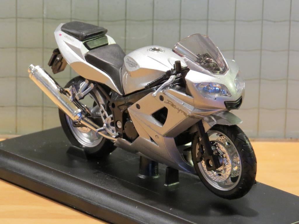 Triumph Daytona 600 1:18 12179 Welly, Hobby & Loisirs créatifs, Voitures miniatures | 1:18, Enlèvement ou Envoi, Neuf, Moteur