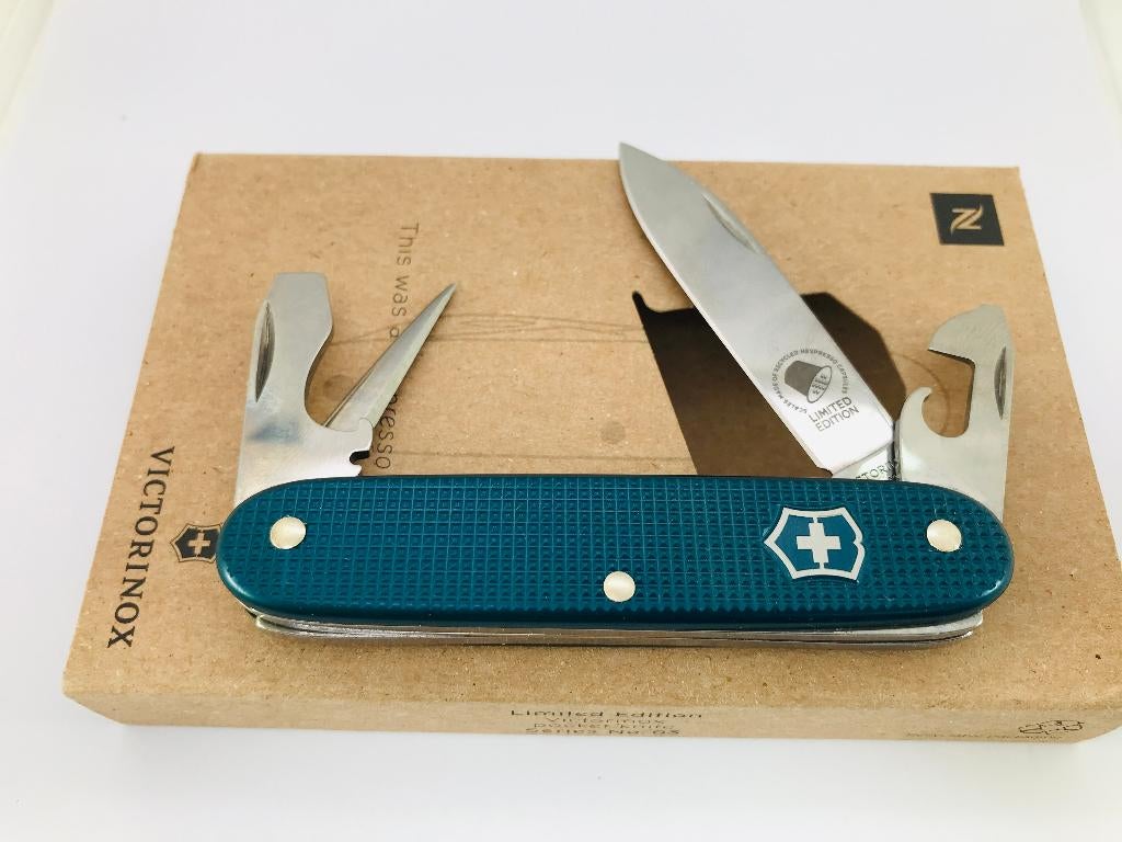 Victorinox Pioneer NESPRESSO Dharkan Bleu sarcelle 2018 Edit, Enlèvement ou Envoi, Neuf