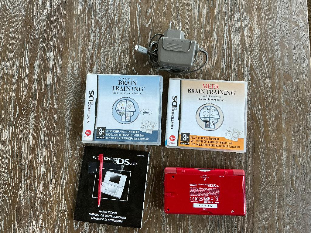 Nintendo DS lite, Games en Spelcomputers, Spelcomputers | Nintendo DS, Ophalen, Met games, Zo goed als nieuw, Rood