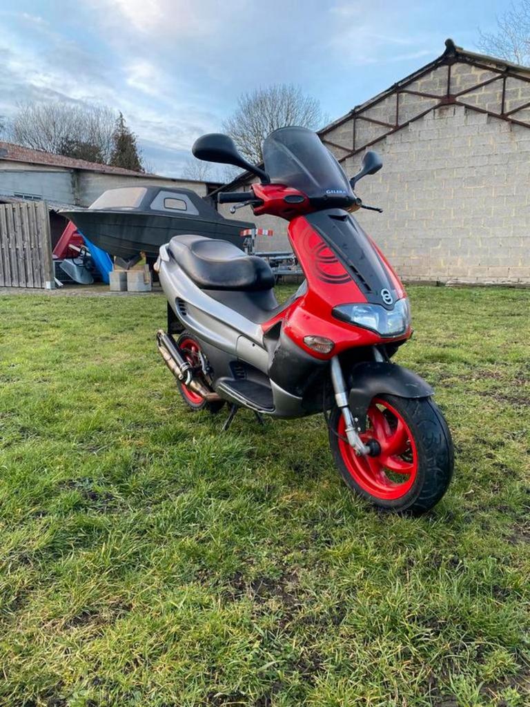 Gilera runner 70cc, Fietsen en Brommers, Scooters | Piaggio, Ophalen, Zo goed als nieuw