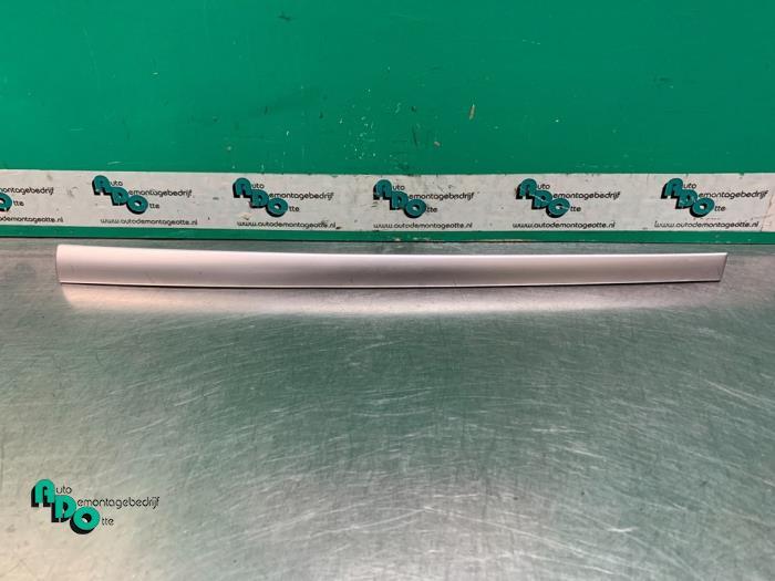 Bande décorative d'un Renault Clio (Clio 3 06-), Renault, -, 3 mois de garantie, Utilisé