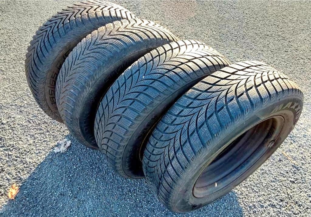 Très bons pneus hiver 195/65-15, jantes Mazda, Autos : Pièces & Accessoires, Pneus & Jantes, Pneus et Jantes, Pneus hiver, 15 pouces