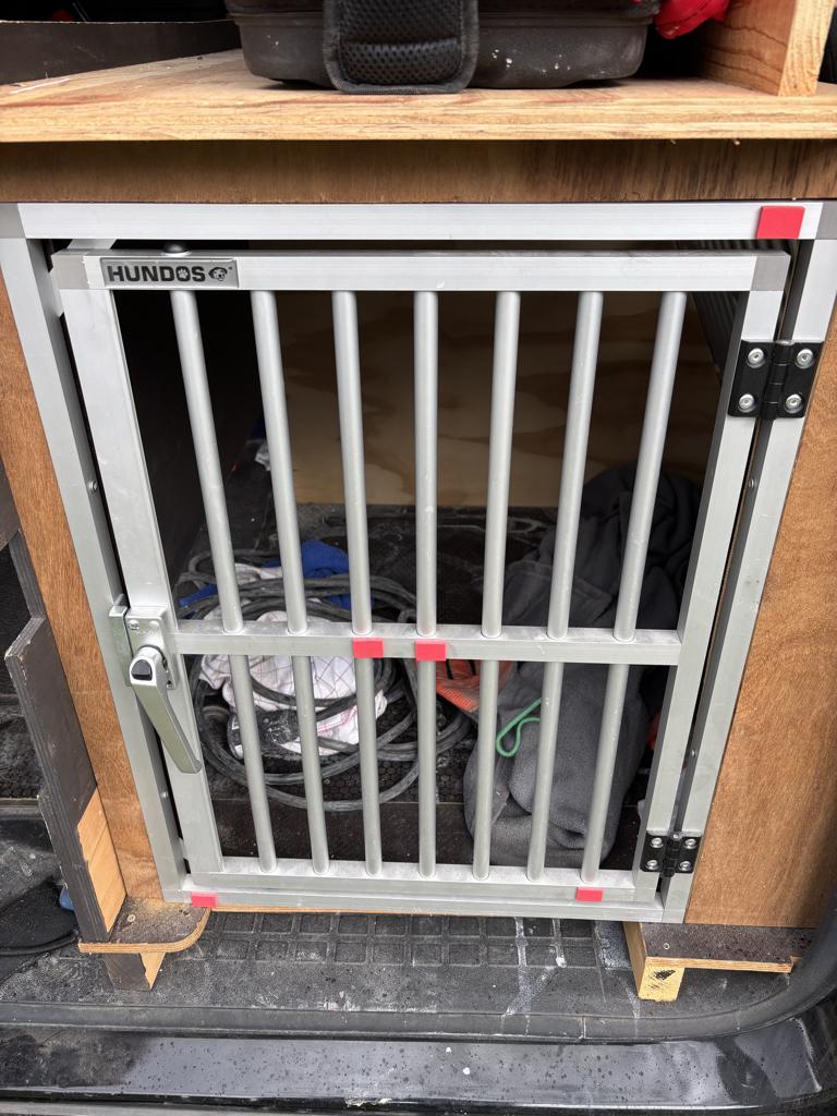 honden bench deuren HUNDOS in aluminiu + buispaneel, Dieren en Toebehoren, Hondenbenches, Ophalen, Zo goed als nieuw