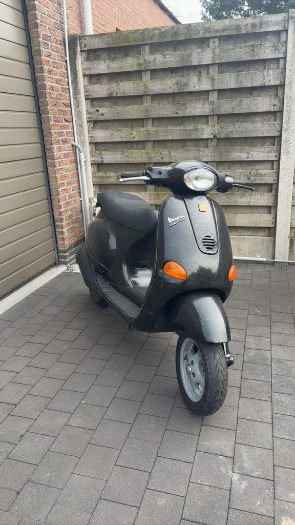 Vespa et2/et4 weg wegens plek te kort deze week 1800€, Motoren, Particulier, 125 cc, Toermotor, 11 kW of minder