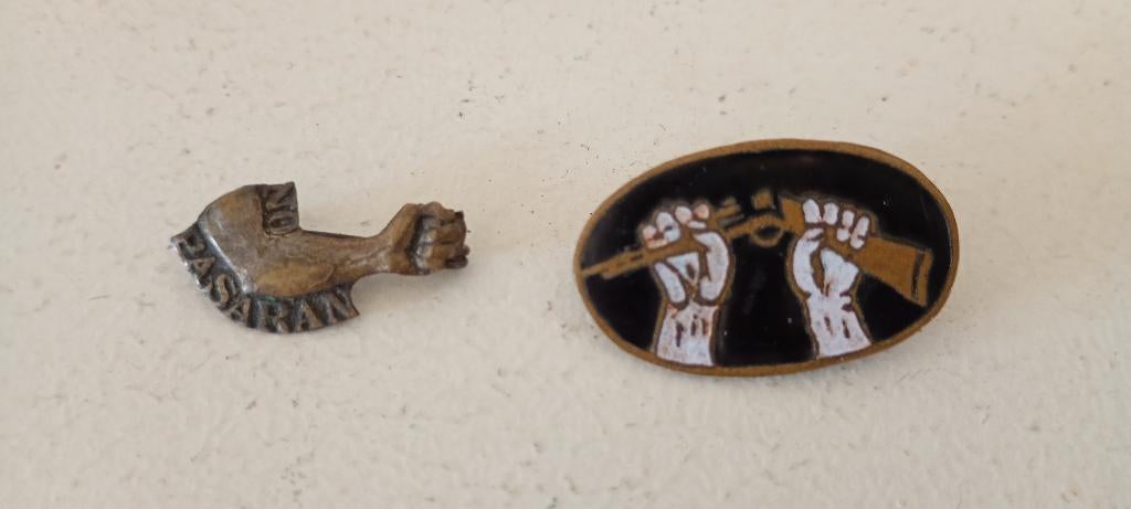 2 insignes résistance Holland Nederland, Collections, Enlèvement ou Envoi, Autres