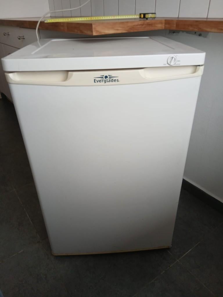 Congélateur EVERGLADES, Elektronische apparatuur, Vriezers en Diepvrieskisten, Gebruikt, Minder dan 85 cm, Tussenbouw, Minder dan 60 cm