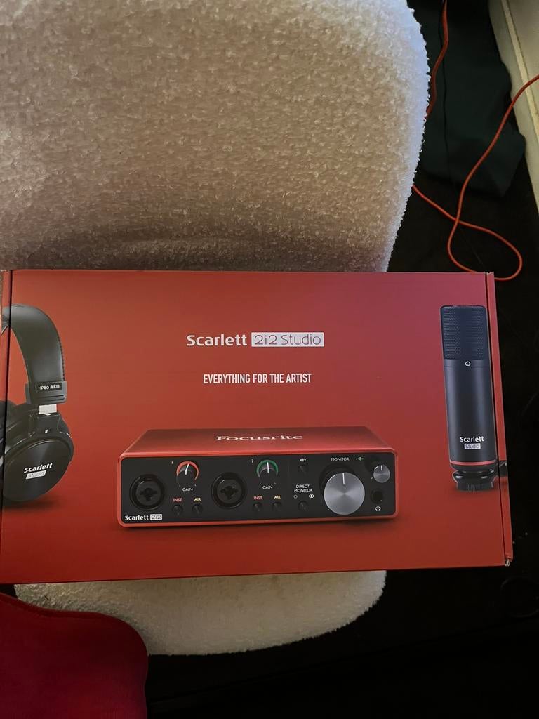 Scarlett 2i2 studio alles inbegrepen (nooit gebruikt), Enlèvement, Neuf, Micro studio