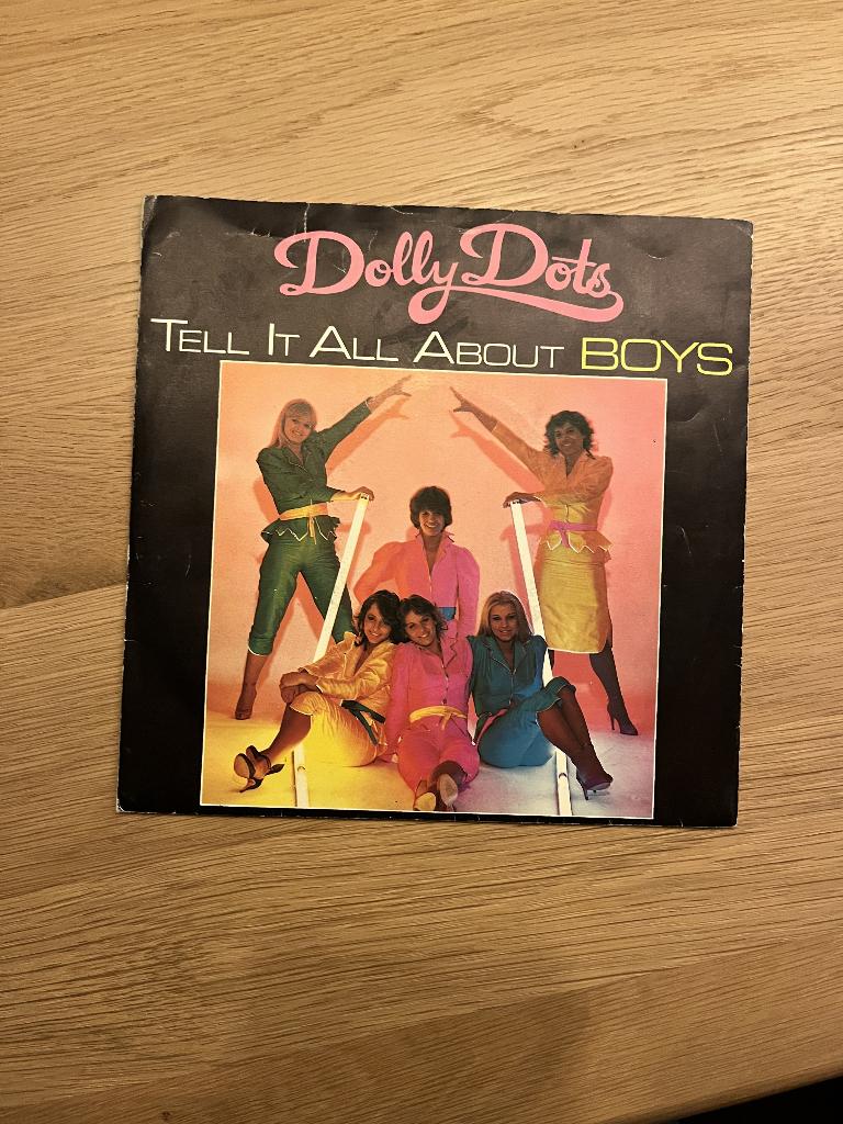 Single; Dolly Dots Tell it all about boys, Ophalen, Gebruikt, 7 inch, Single