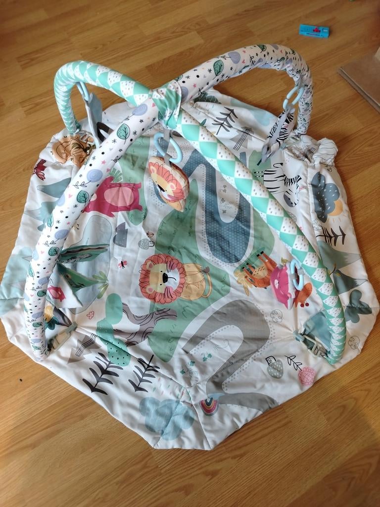 Baby play mat with sensory toys, Ophalen