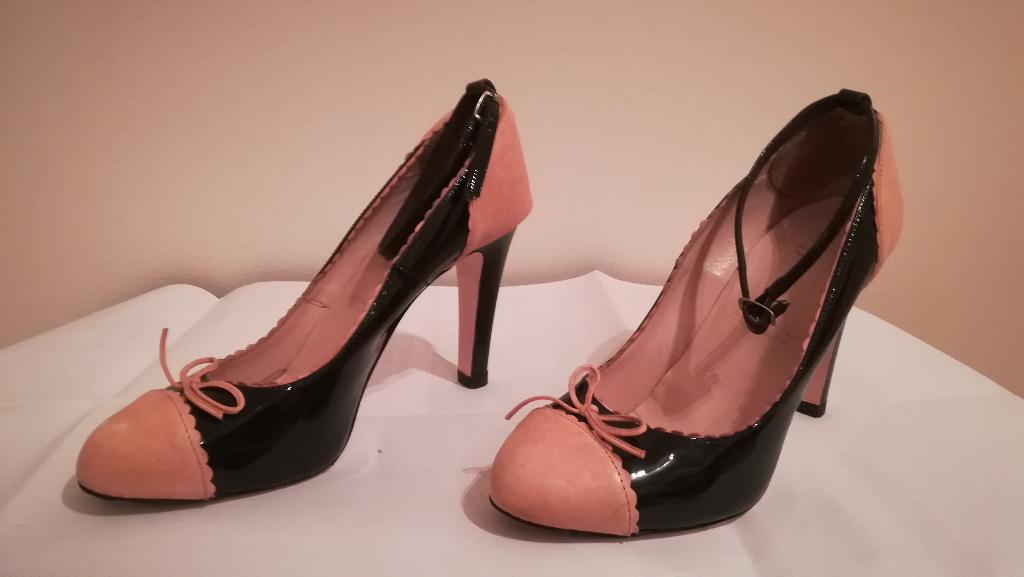 75A* RED Valentino prachtige hoge hakken (40), Pumps, Overige kleuren, Verzenden, Zo goed als nieuw