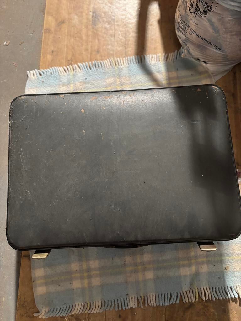 Vintage harde reiskoffer – retro model, Handtassen en Accessoires, Koffers, Ophalen