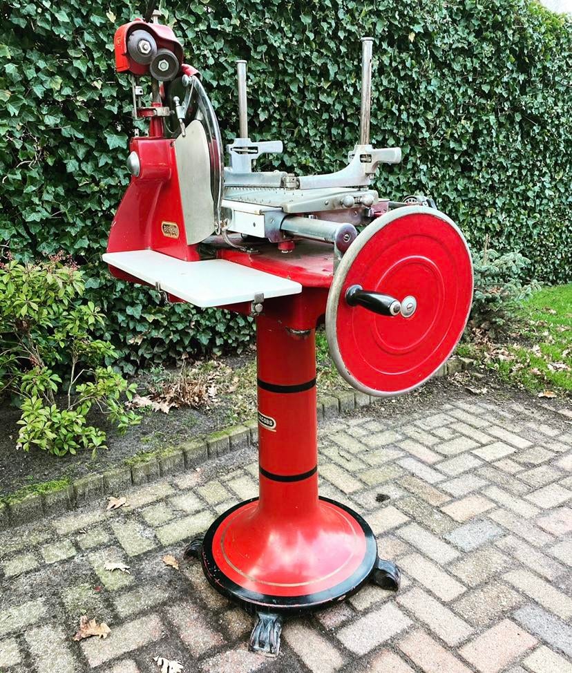 GEVRAAGD OUDE BERKEL SNIJMACHINE VLEESSNIJMACHINE HANDWIEL, Ophalen