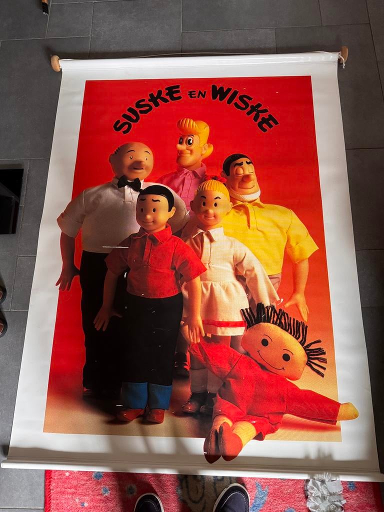 Poster Suske en Wiske poppen te koop op plastic, Enlèvement, Utilisé
