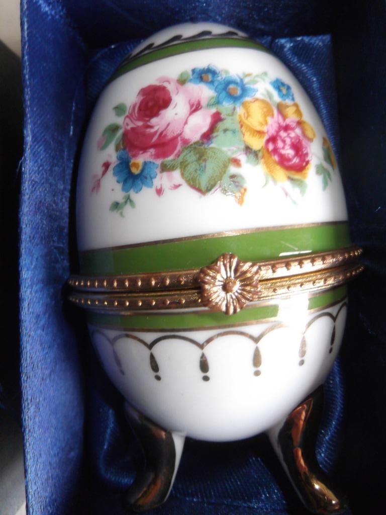 Porseleinen ei in doosje – Oeuf en porcelaine en boîtes, Enlèvement ou Envoi